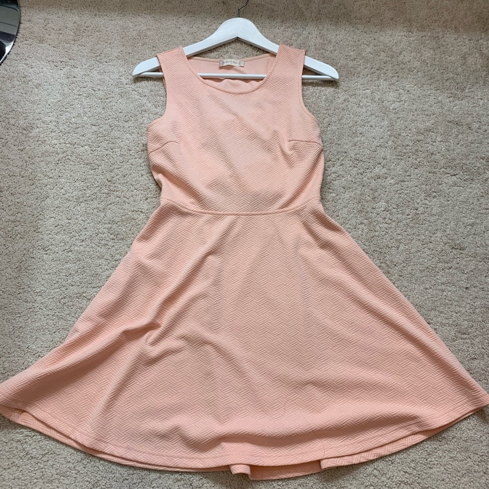 CUTE pink flowy dress with UNIQUE BACK
